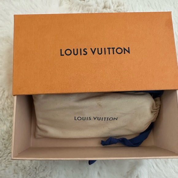 Made for Love ❤️ Louis Vuitton 💯authentic sunglasses - Picture 3 of 12
